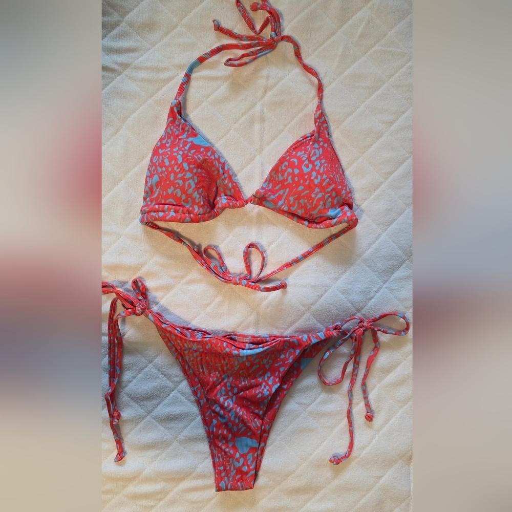Vibrant Red & Blue Abstract Print Halter Bikini Set - Size Medium - Picture 5 of 13